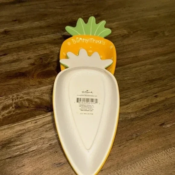 NWT Hallmark 9” Carrot🥕Shaped Orange Tray Seasonal Serveware BUNNY TREATS Easter - Picture 6 of 7